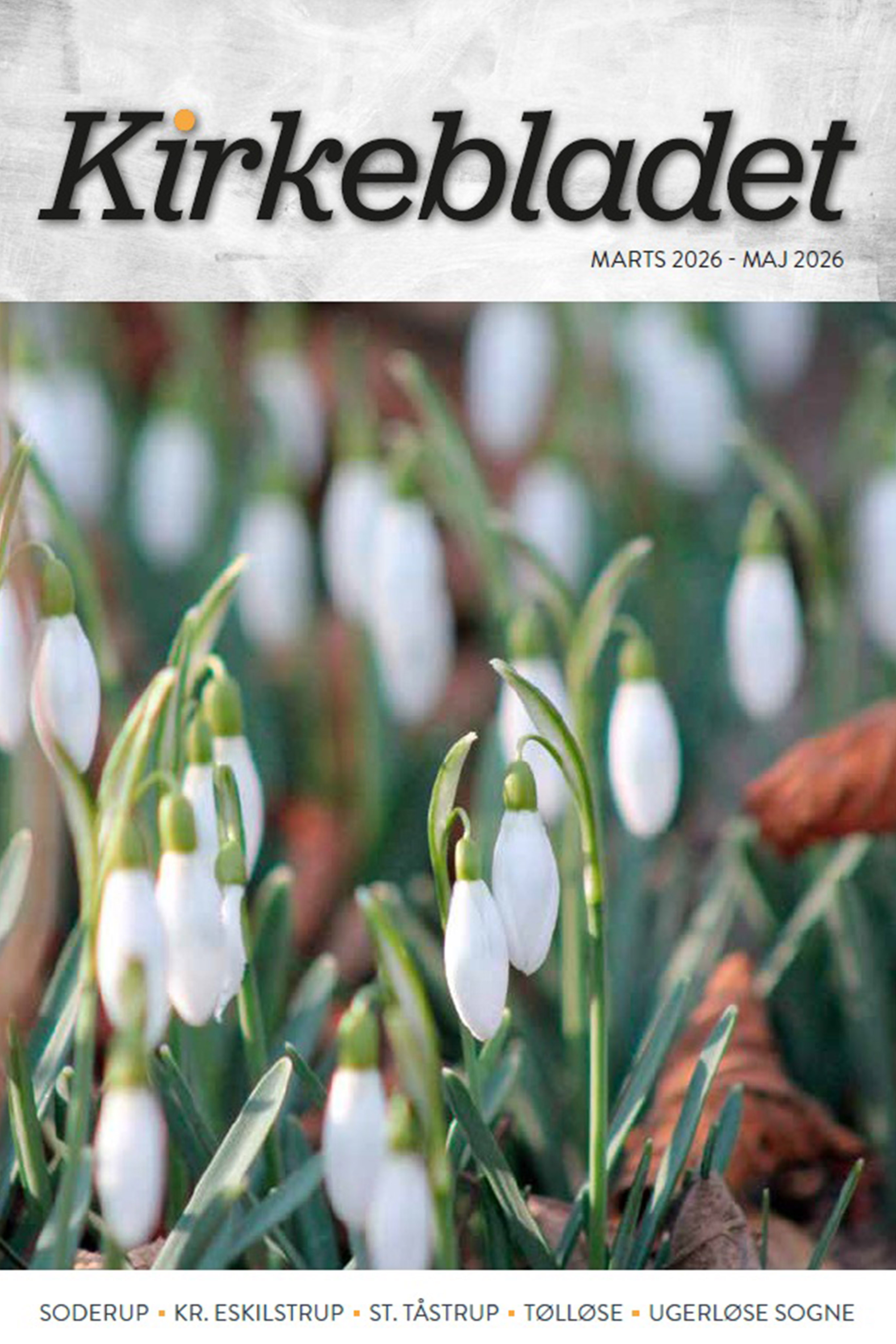 Forsiden af "Kirkebladet" (marts–maj 2026) med hvide vintergækker i blomst.